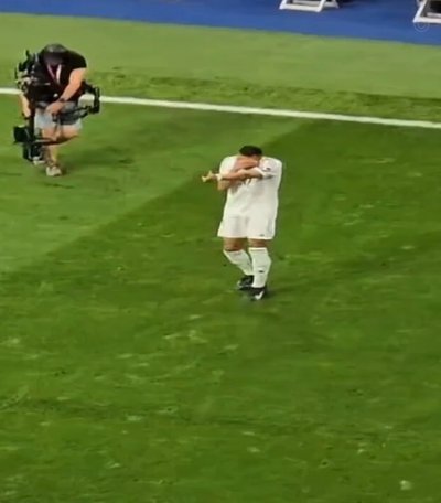 姆布拉的头球被扑，古斯塔沃的补射被朱辰杰破坏