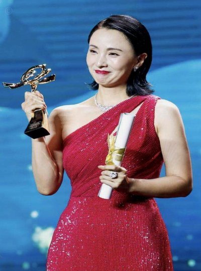 戴假肢的全国冠军：从退役到家人的支柱