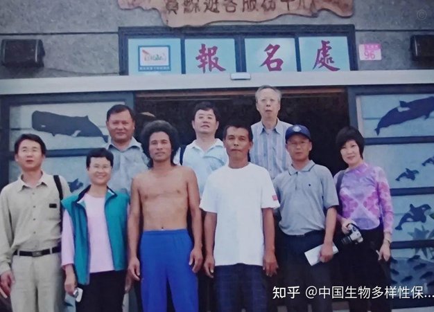 看王勤伯介绍，浮岛敏还不如周海滨，周海滨一直提醒两个中后卫要多交流