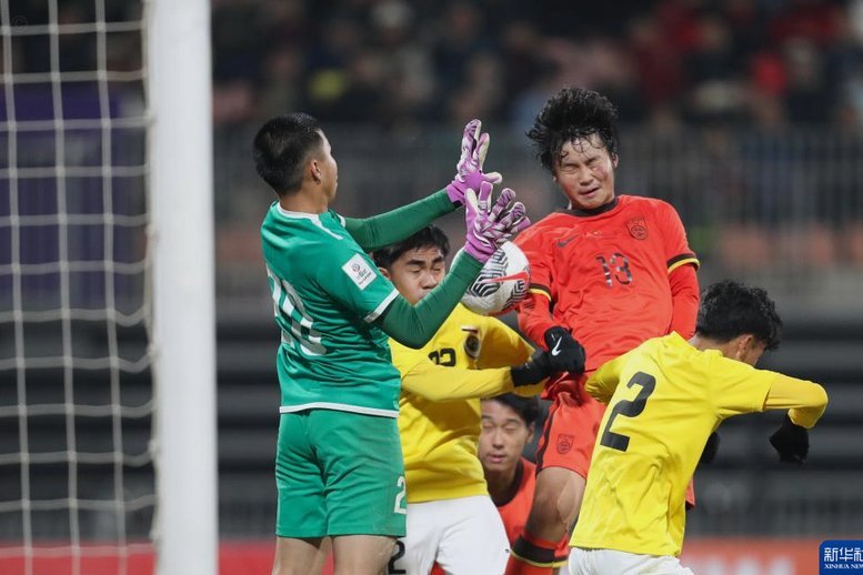 赵松源任意球破门！U17中国1-1日本平局收场