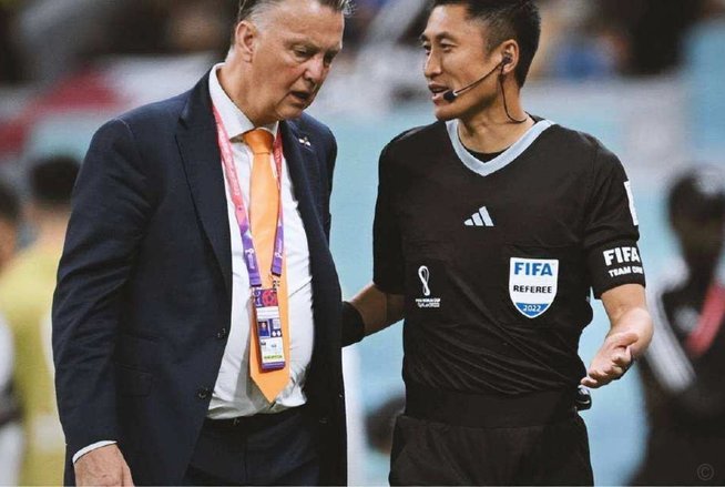 中国裁判赴美 备战世界杯