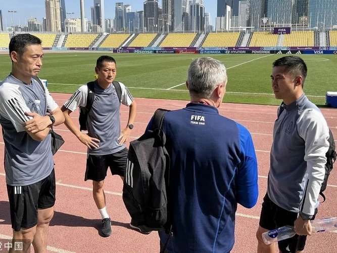 中国裁判马宁、傅明和周飞即将赴美 准备执法世界杯