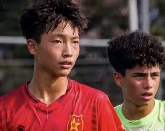 14岁小将李昊炎加盟拉玛西亚：追逐欧洲足梦新篇章