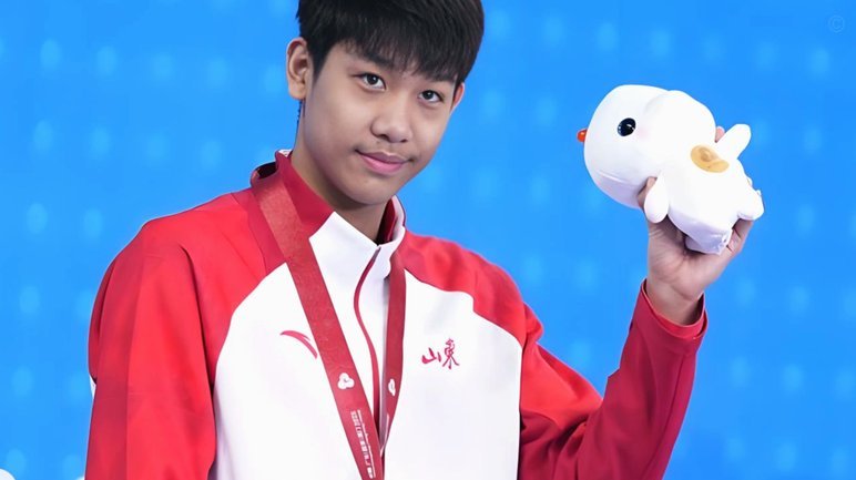 张展硕逆转！中国队刷新亚洲纪录夺男子4X200自由泳接力金牌