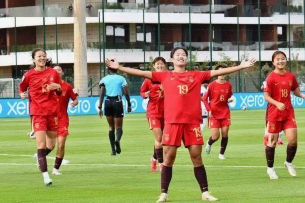中国女足爆冷！首次制服美国